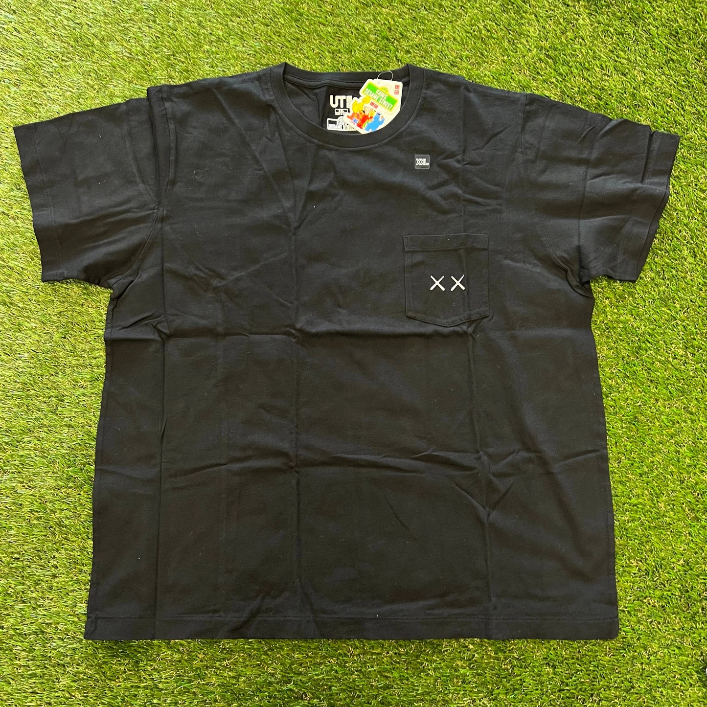 Kaws Uniqlo Black X Tee Size XXL NEW x9516