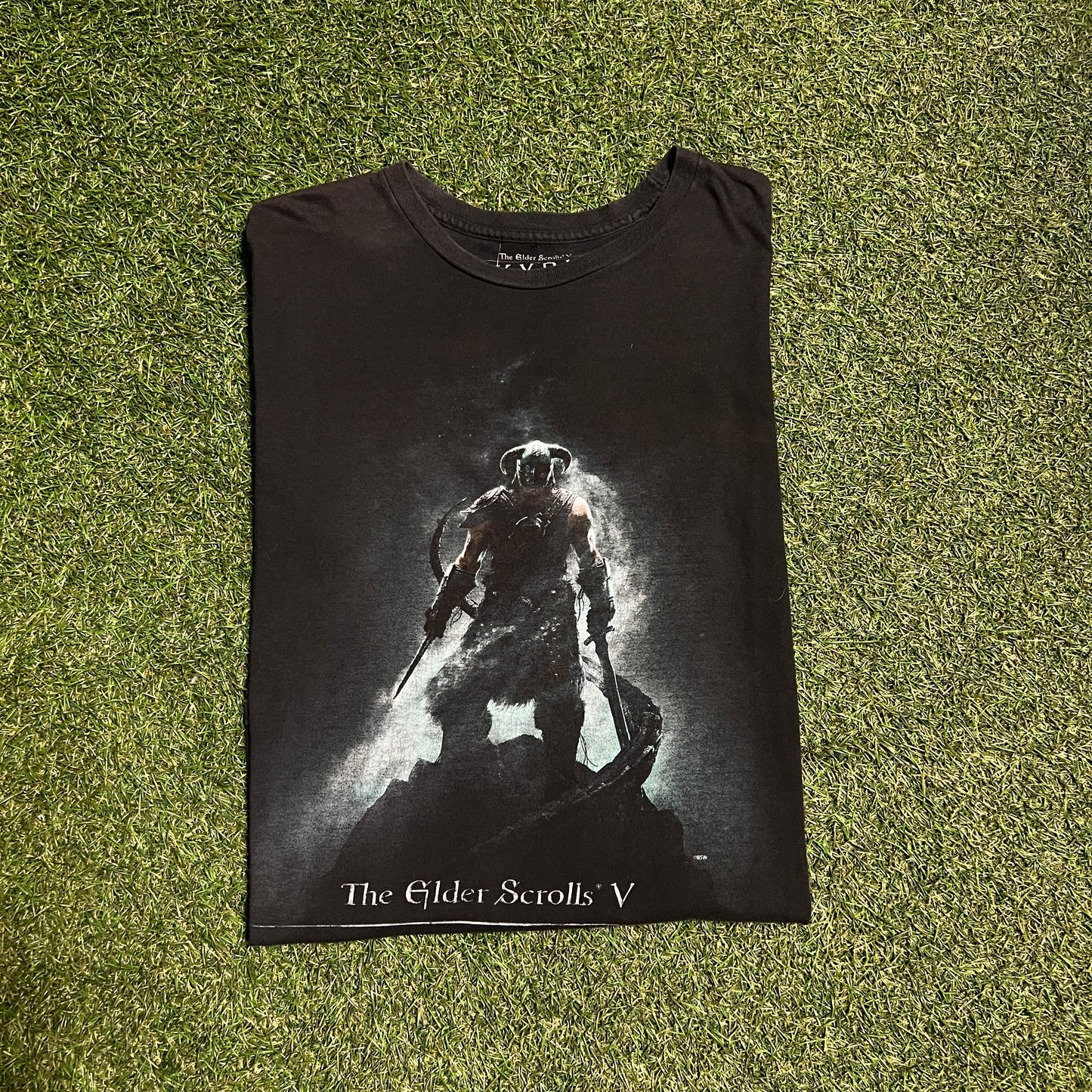 Skyrim The Elder Scrolls Black Tee Size Large USED v12679