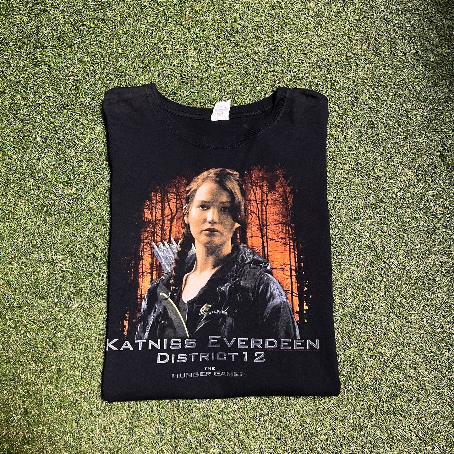 Katnis Everdeen HUnger Games Tee Size XL USED v6135