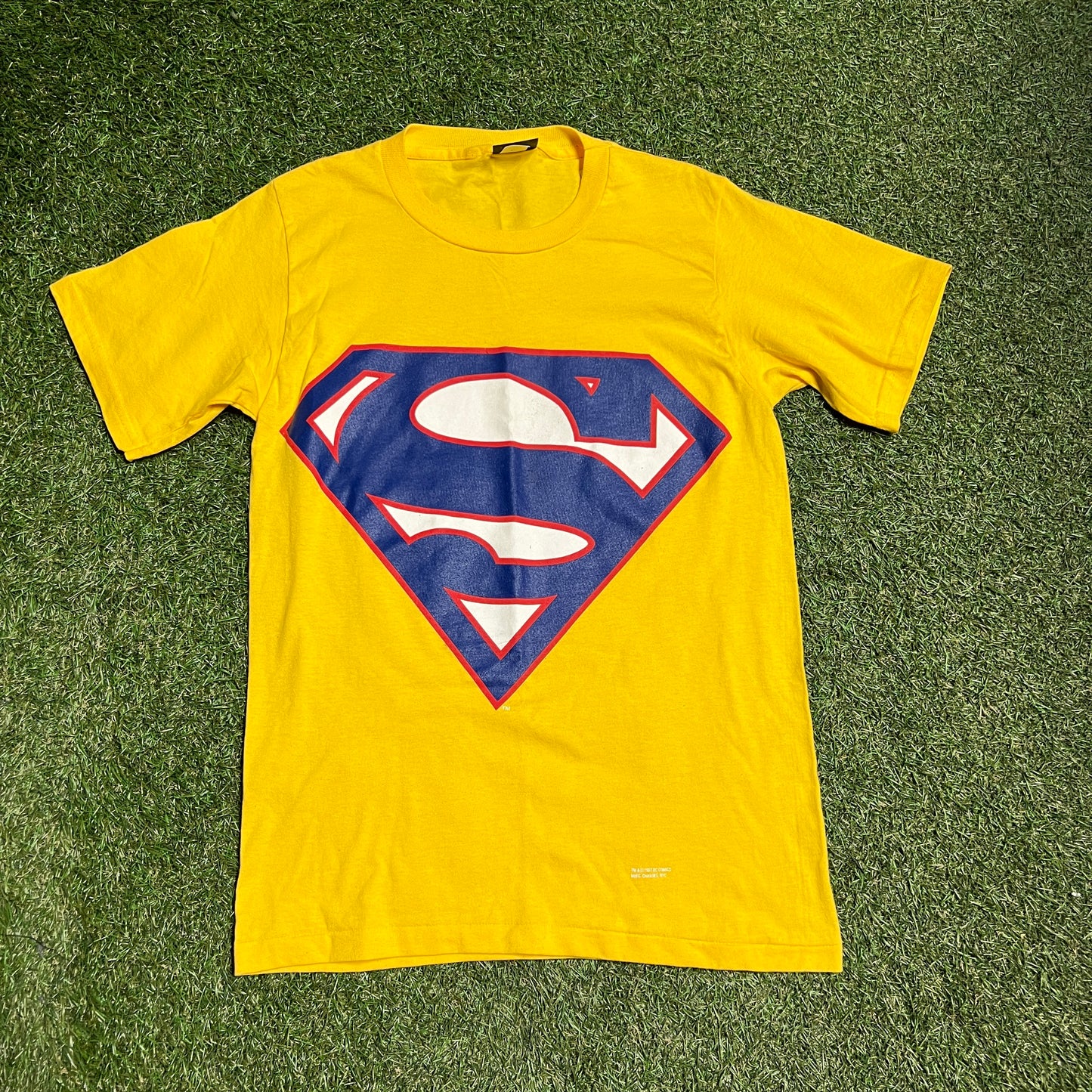 Yellow superman tee changes tag Size Small USED v11879