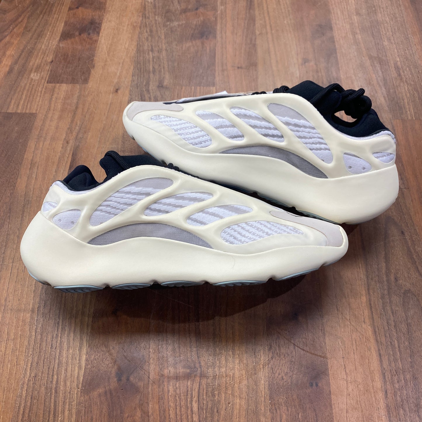 Yeezy 700 Azael Size 8 NEW s14933