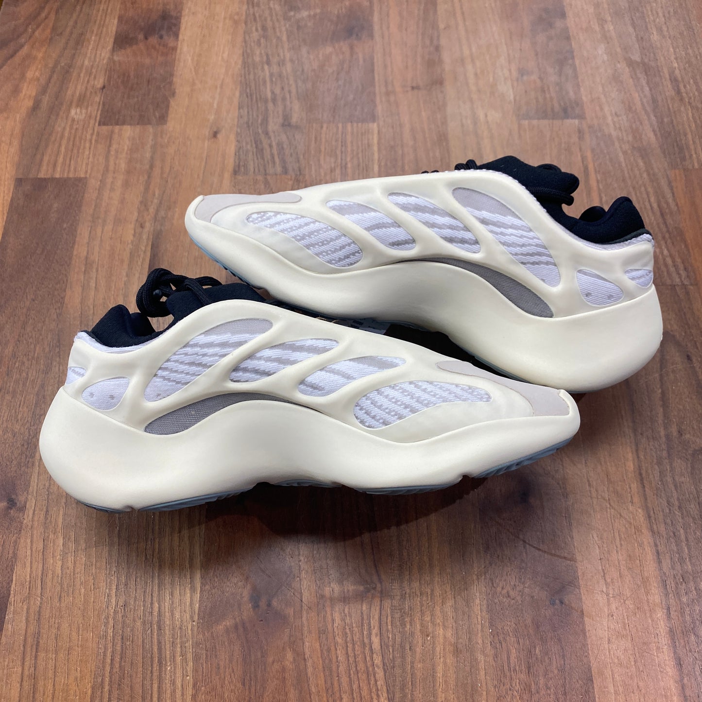 Yeezy 700 Azael Size 8 NEW s14933