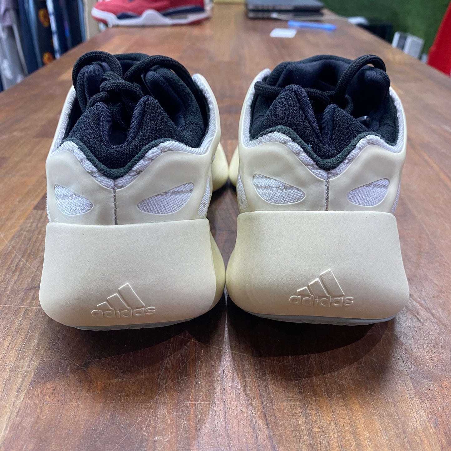 Yeezy 700 Azael Size 8 NEW s14933