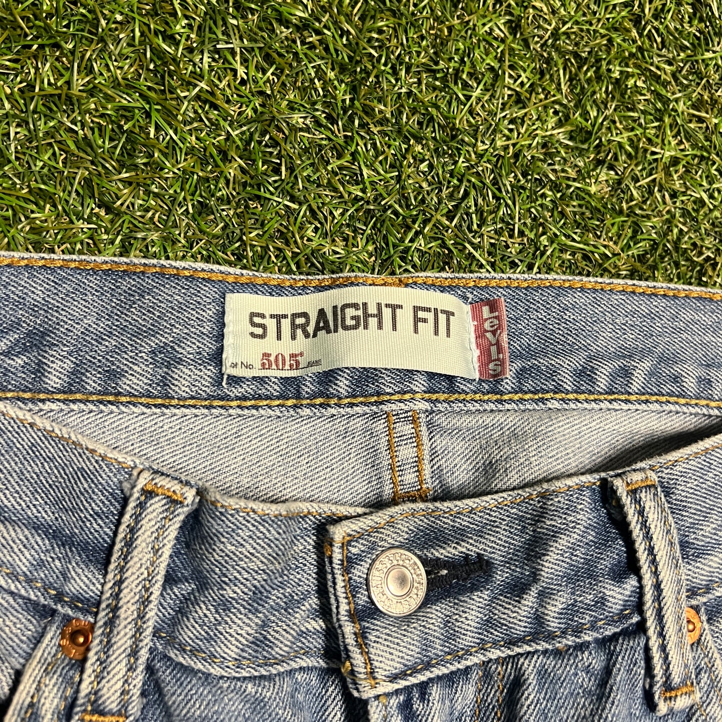 Levis 505 Blue Jeans Size 33x32 USED v15299