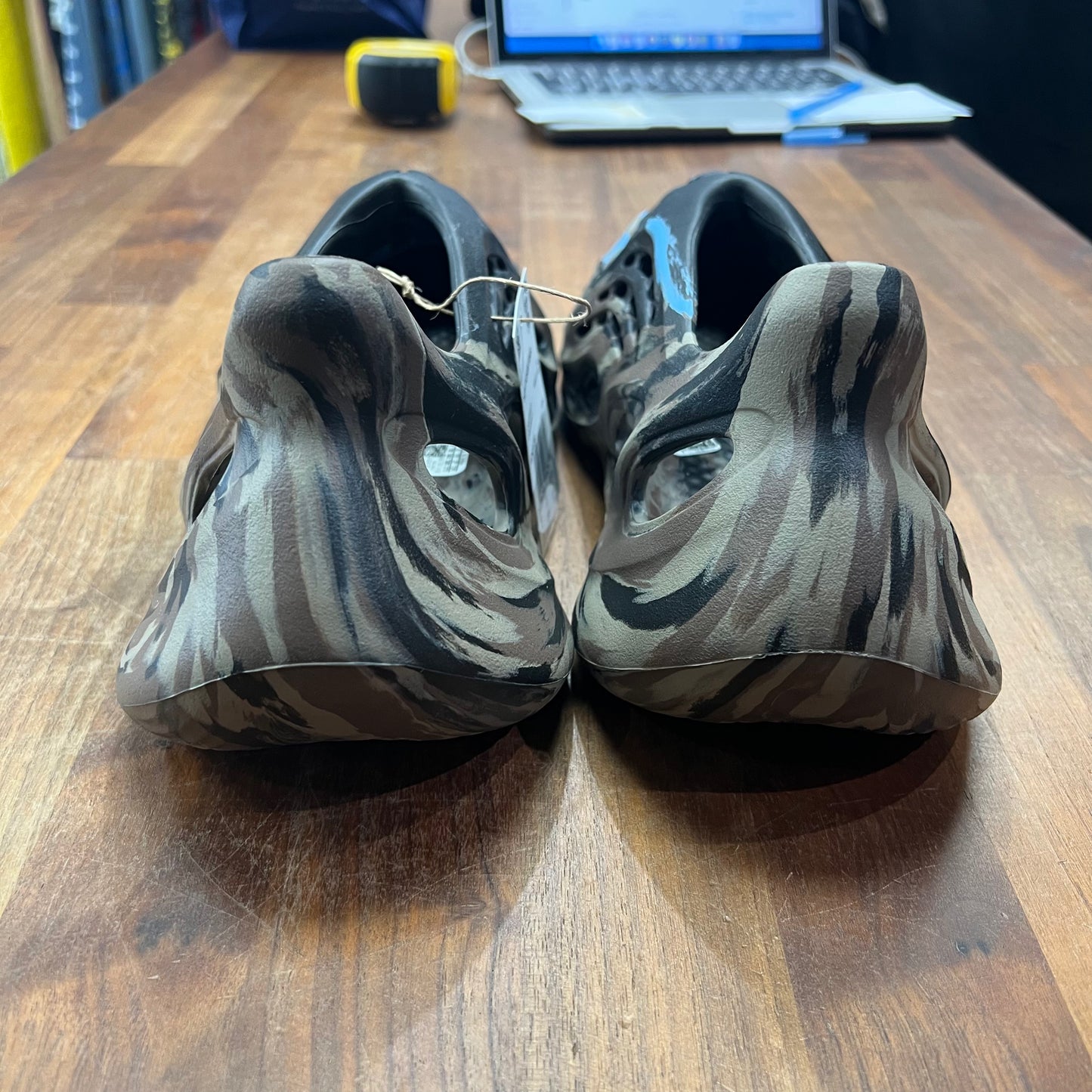 Yeezy Foam Runner MX Cinder Size 6 NEW s16418