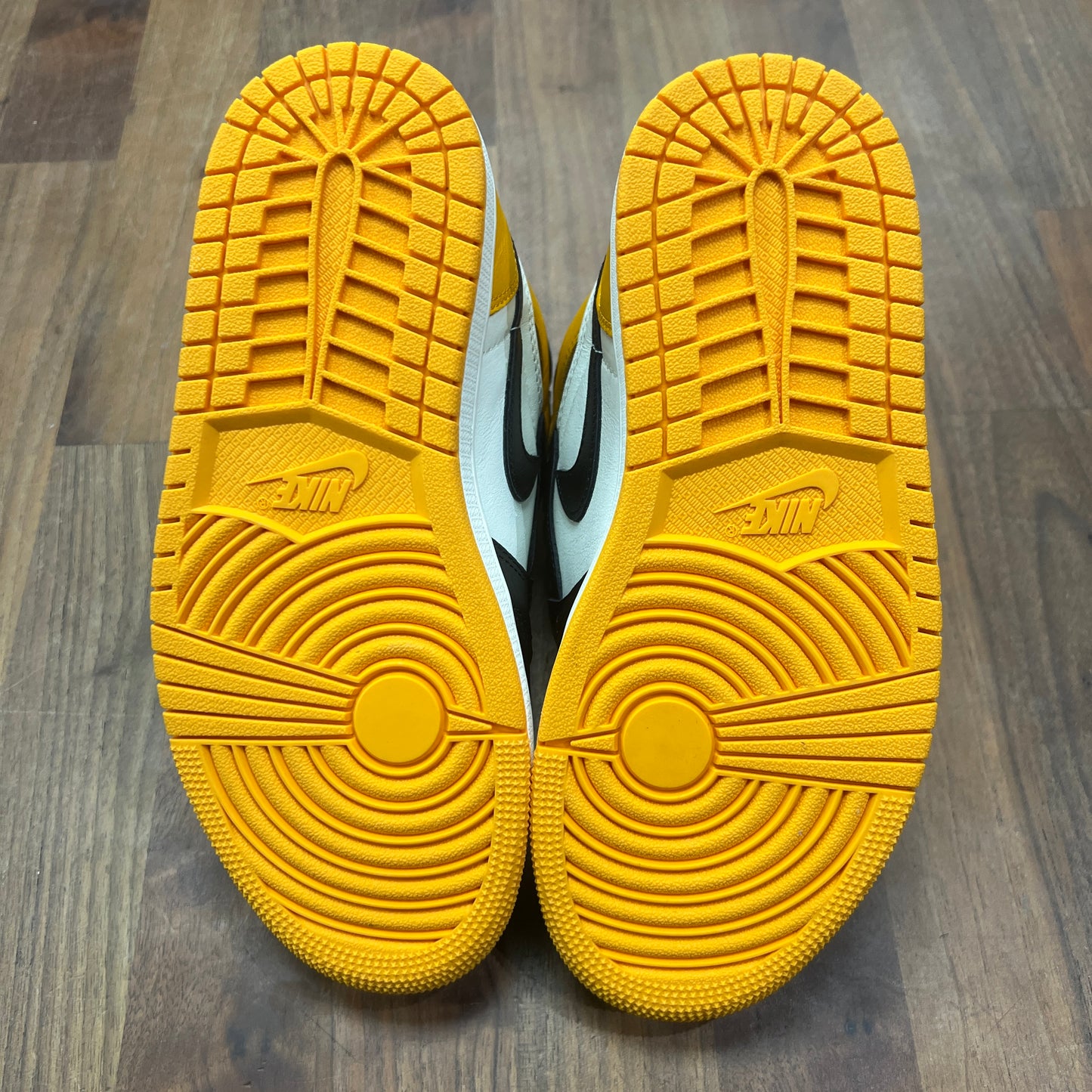 Jordan 1 High Taxi New Size 4Y s14789