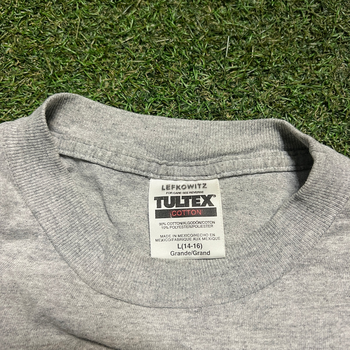 1990s Hersheys Kiss Gliter Grey Tee Size Large USED v15323