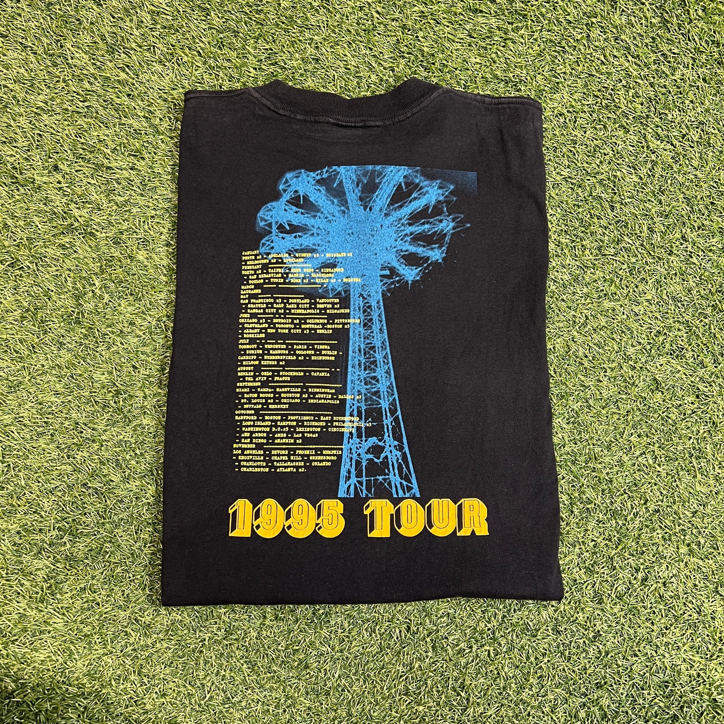1995 REM tour tee black Size Large USED nice man tag v13856