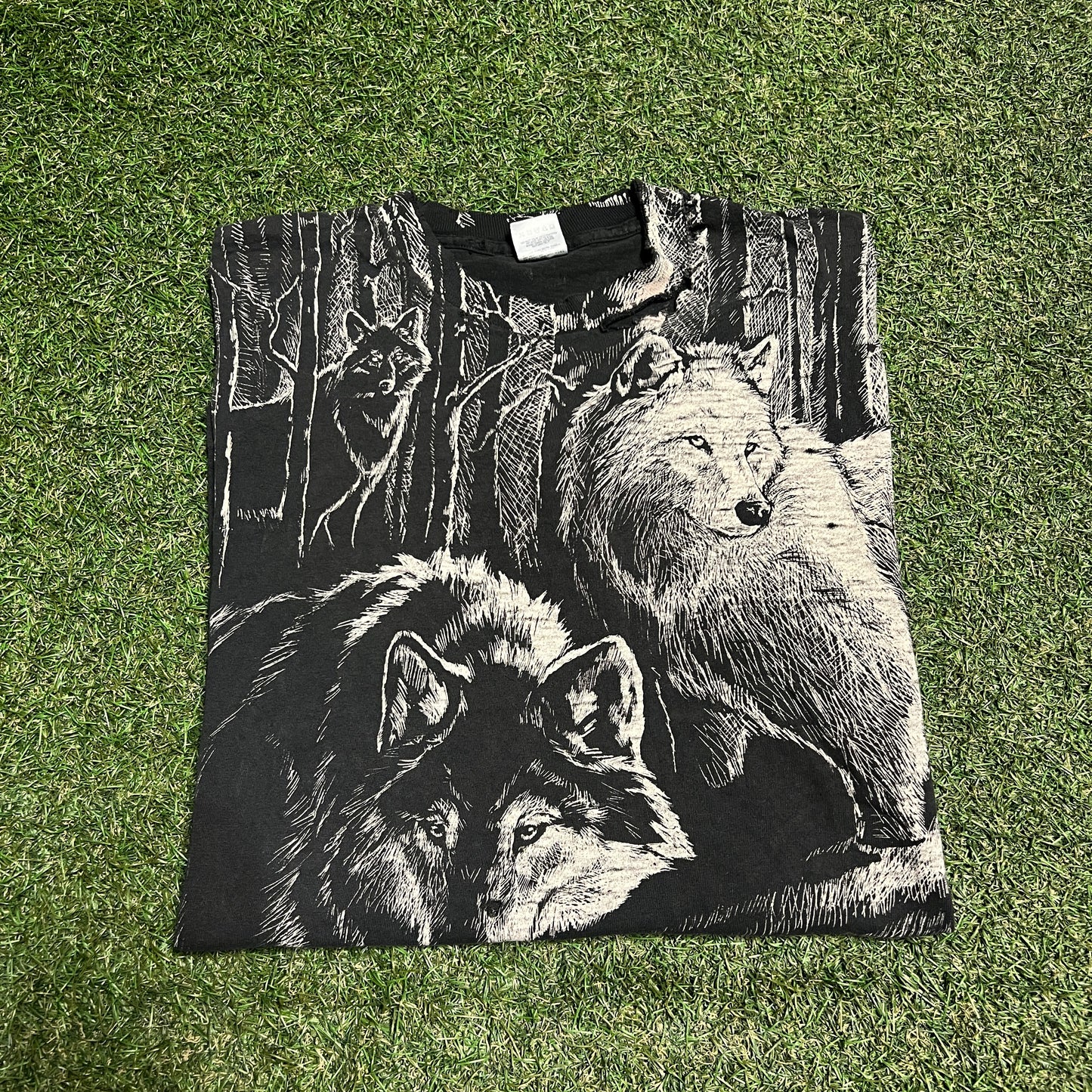 Nature Black AOP Wolves Tee Size XL USED v15354