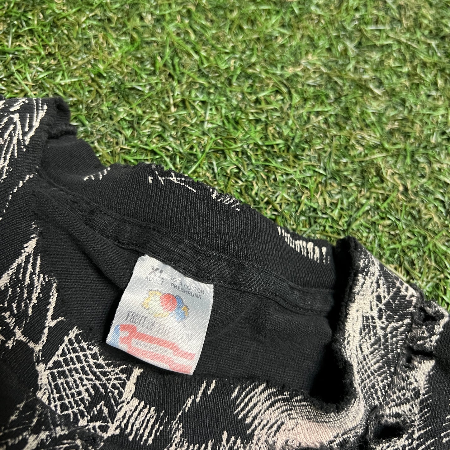Nature Black AOP Wolves Tee Size XL USED v15354