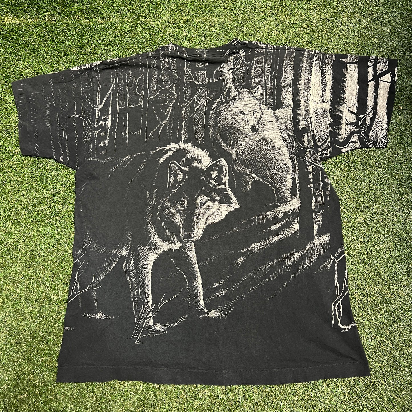 Nature Black AOP Wolves Tee Size XL USED v15354
