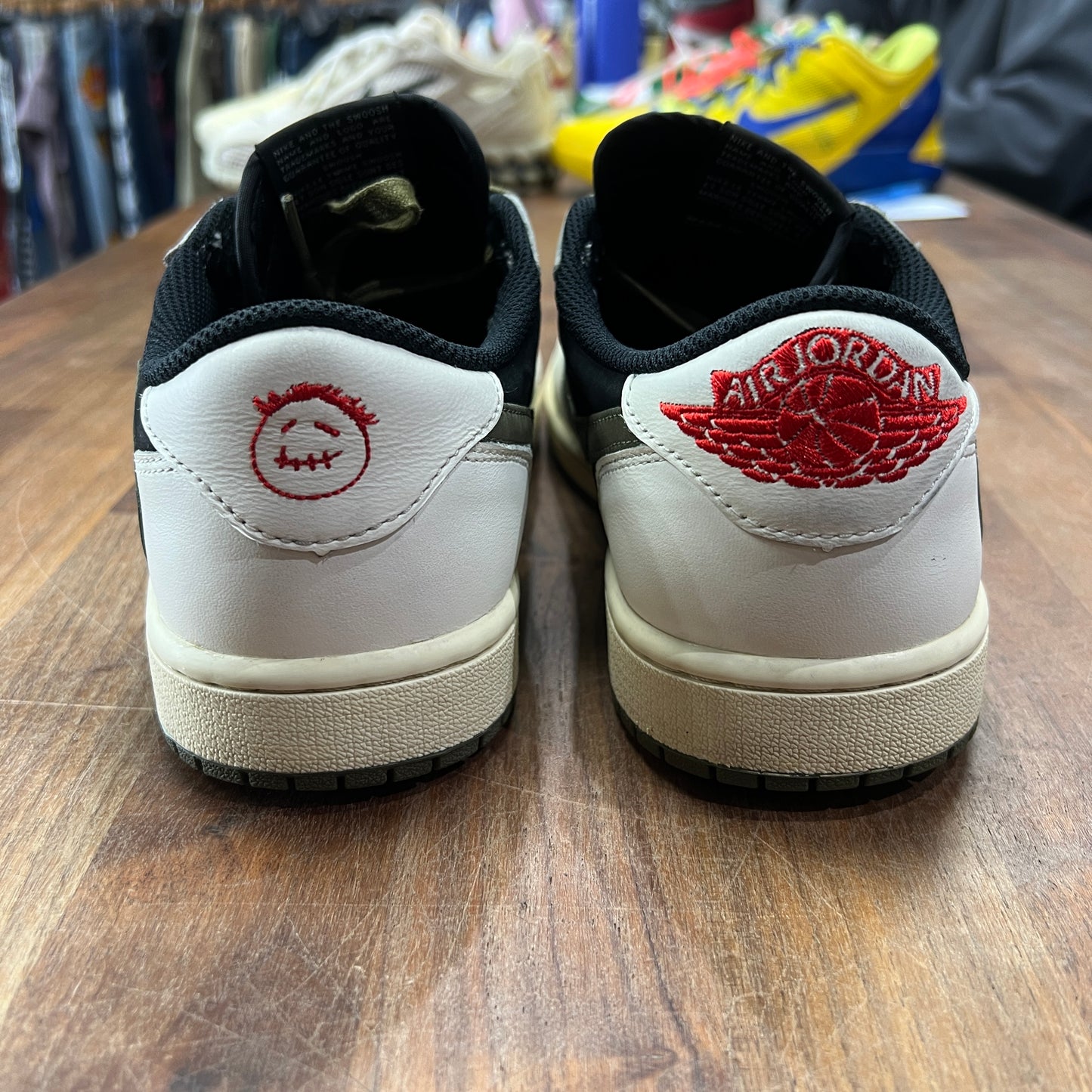 Jordan 1 Low Travis Scott Olive Size 8m / 9.5w USED s13819