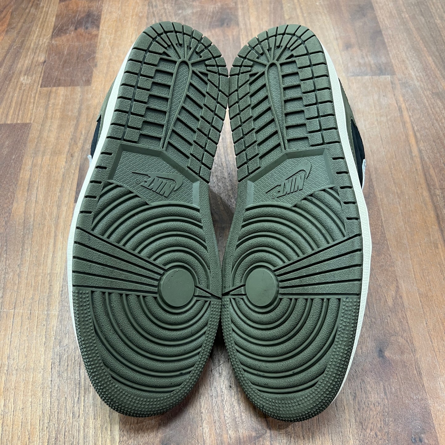 Jordan 1 Low Travis Scott Olive Size 8m / 9.5w USED s13819