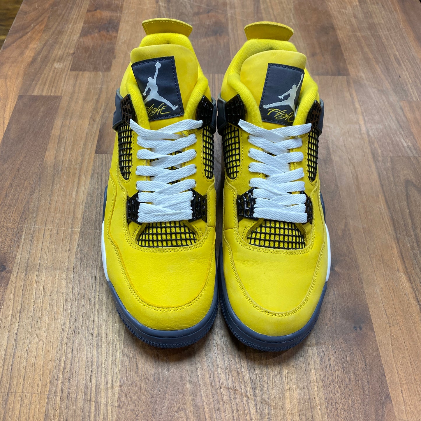 Jordan 4 Lightning 2021 Size 9 USED s15306