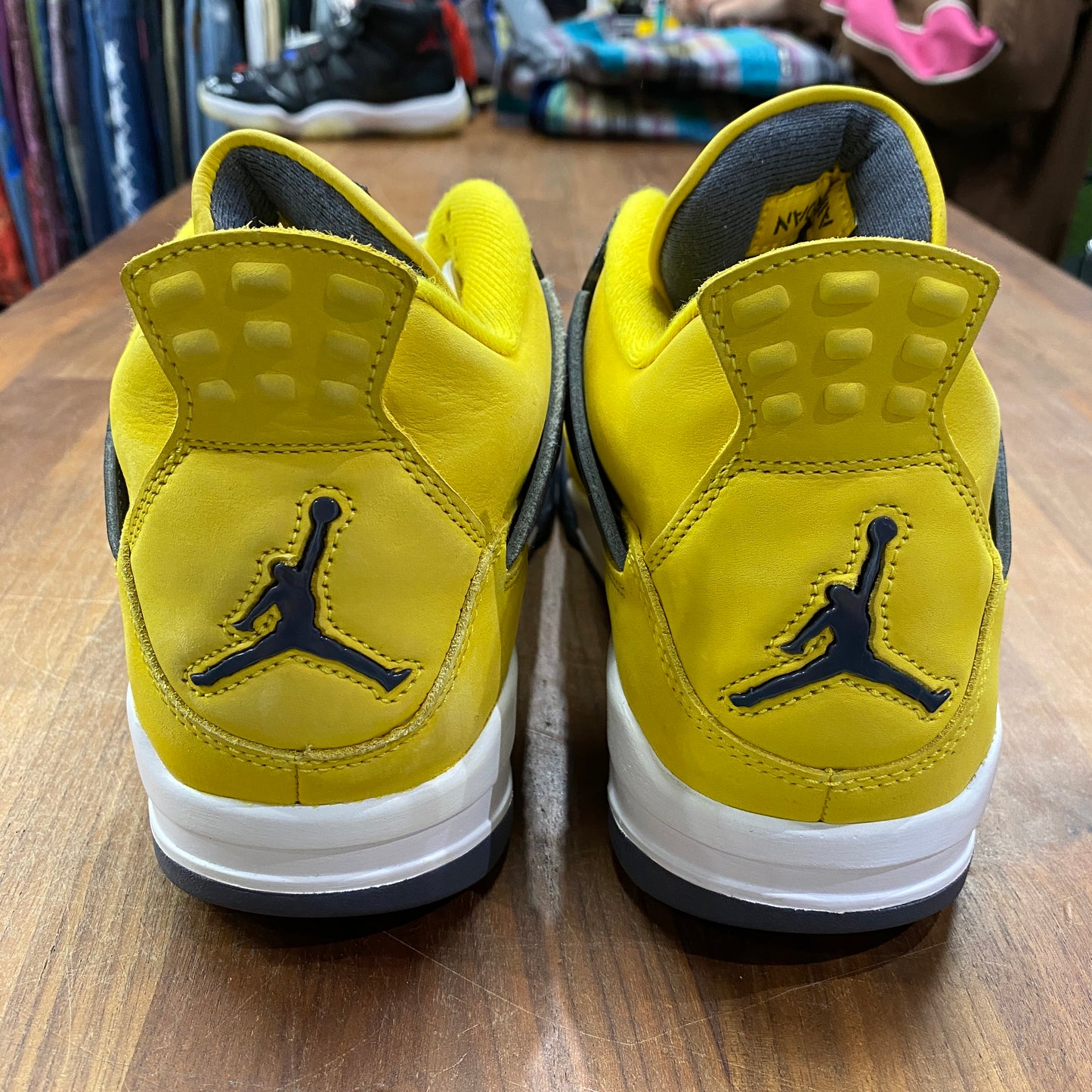 Jordan 4 Lightning 2021 Size 9 USED s15306
