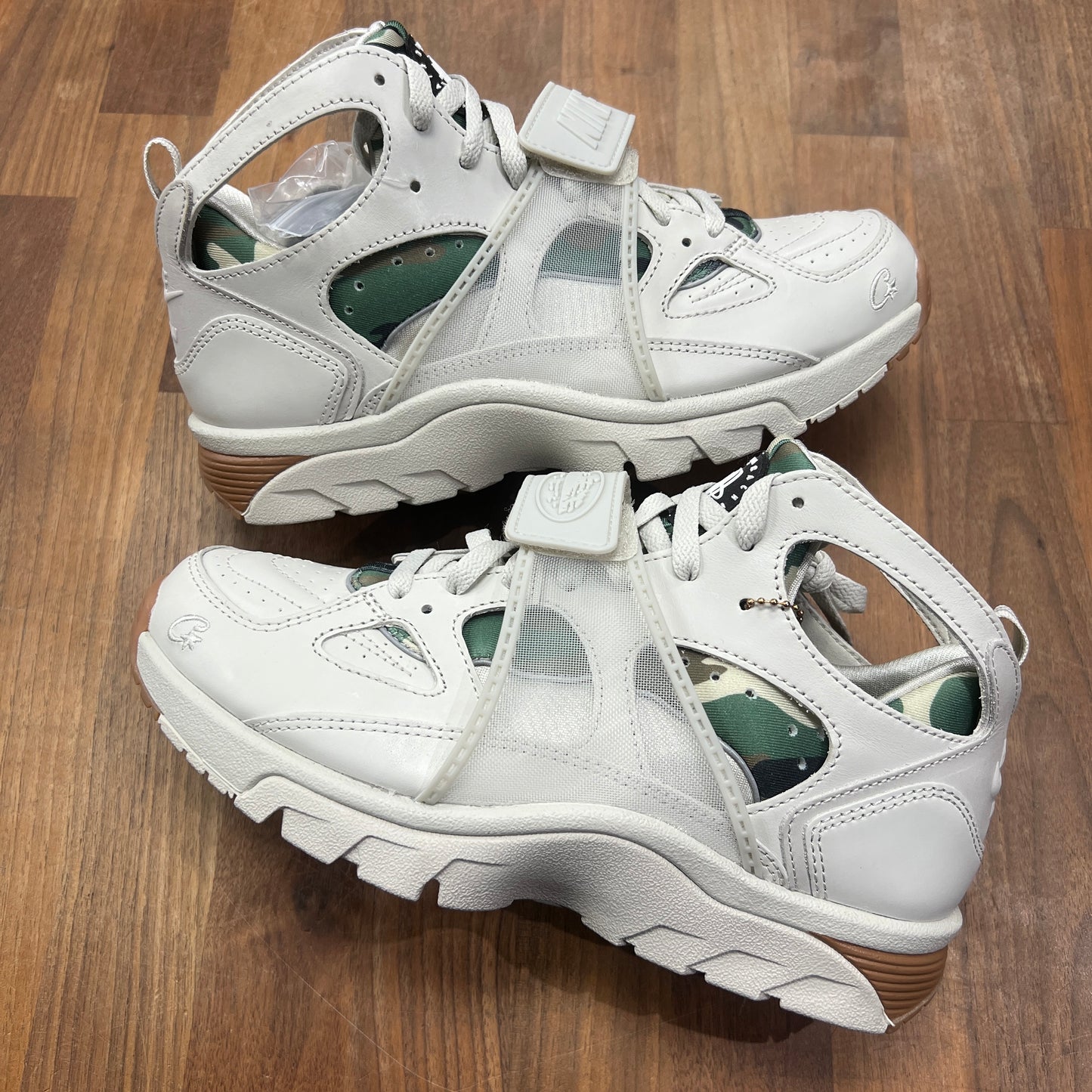 Nike Air Trainer Huarache Corteiz Light Bone New Size 8 S15226