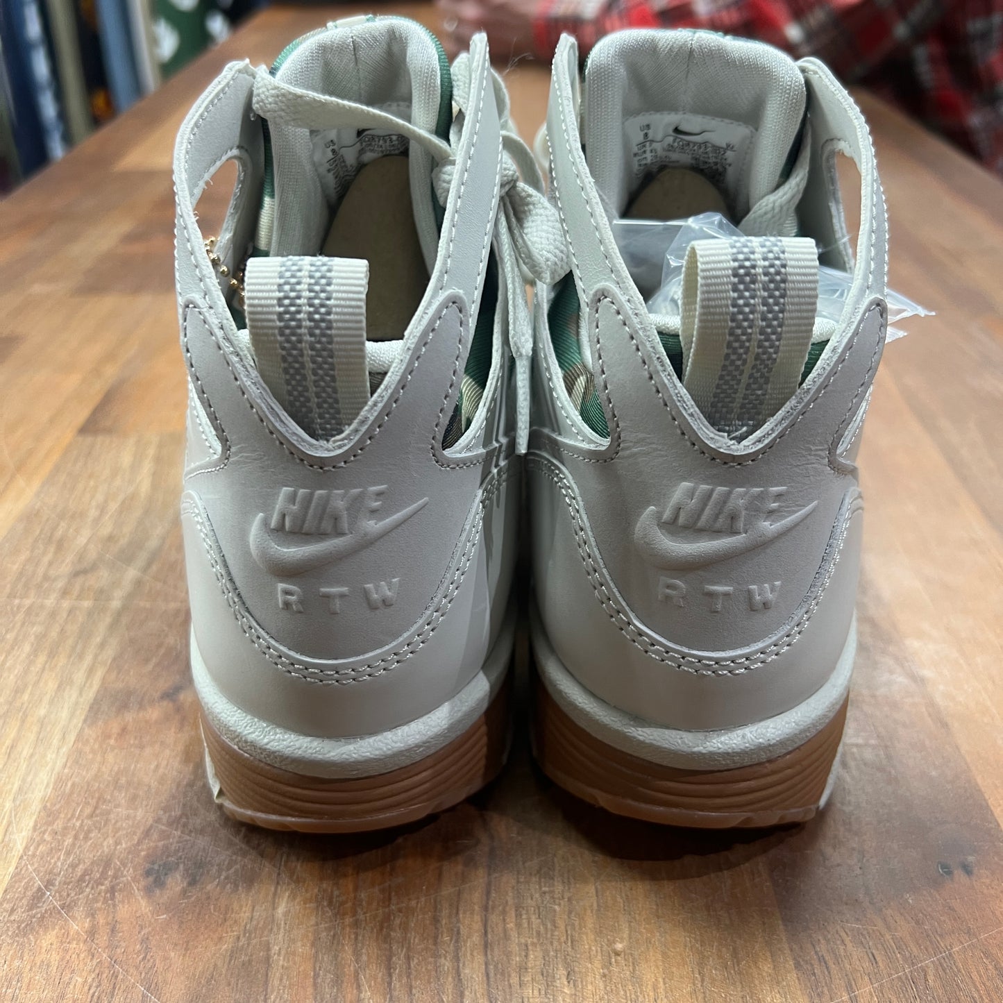 Nike Air Trainer Huarache Corteiz Light Bone New Size 8 S15226