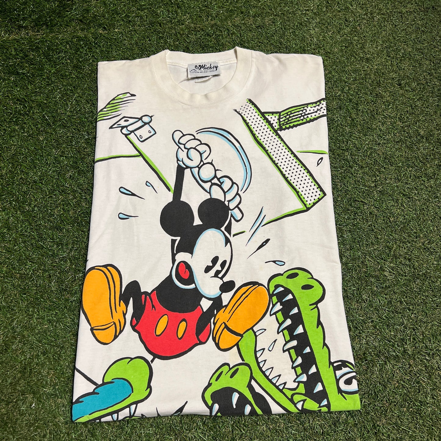 1990s Mickey Mouse vs. Crocodiles Art Tee White Size XL USED v15447
