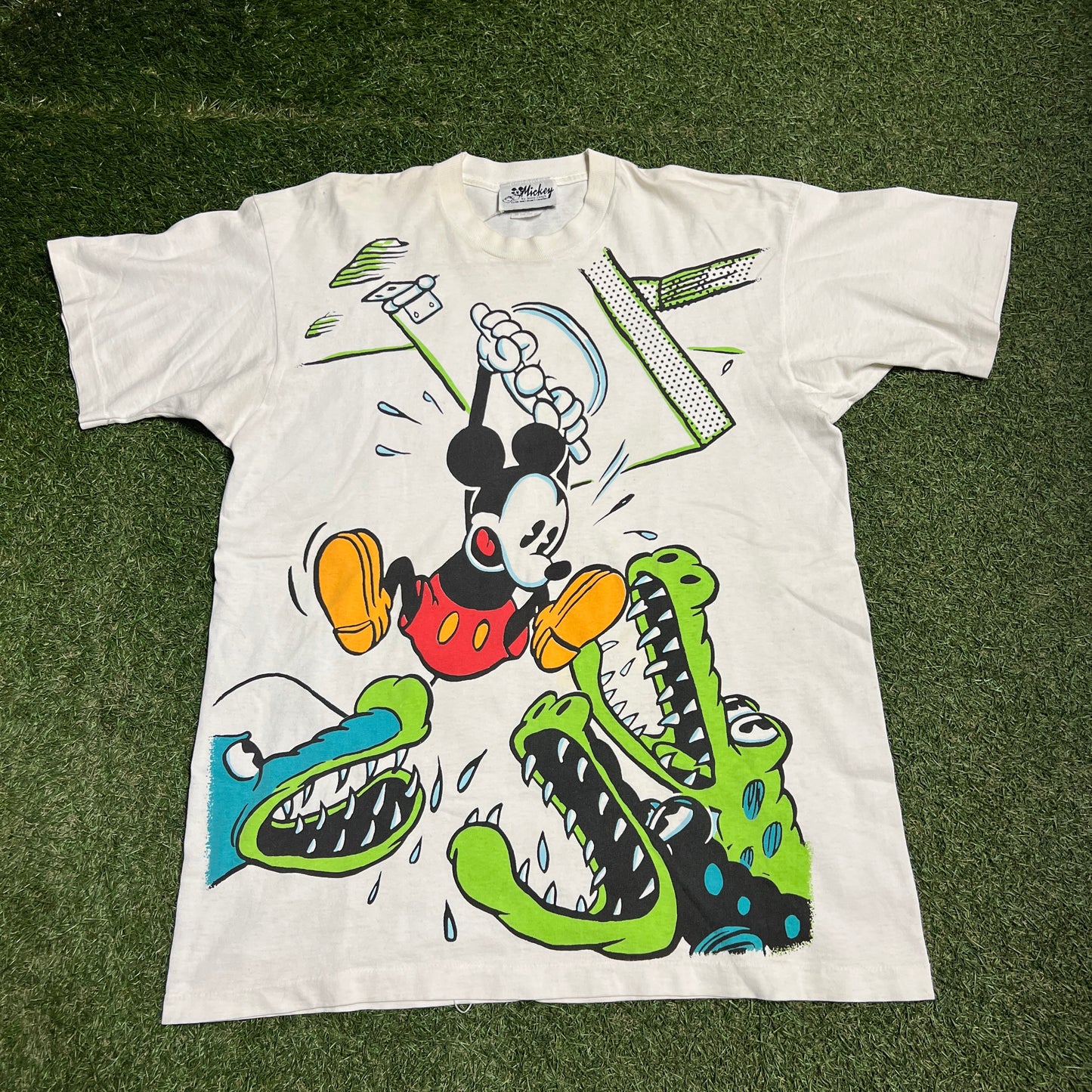 1990s Mickey Mouse vs. Crocodiles Art Tee White Size XL USED v15447