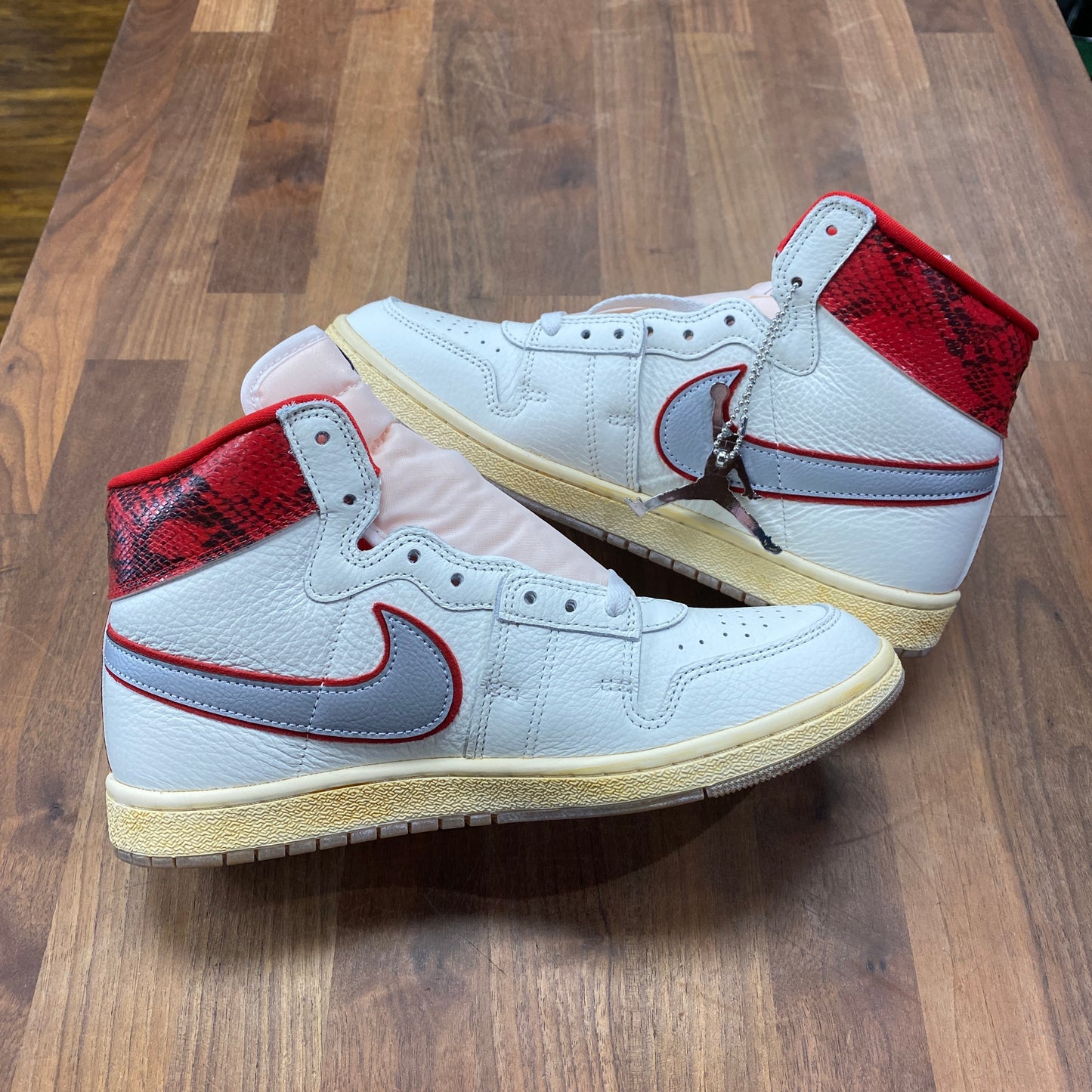 Nike Air Ship Awake NY Red Size 9.5 NEW s15385