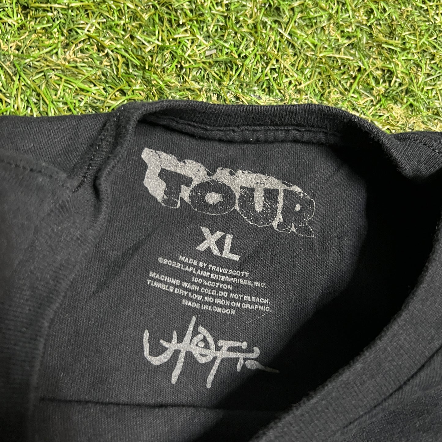 Travis Scott Utopia Demon Hand Holding Earth Black Tee Size XL USED x12991