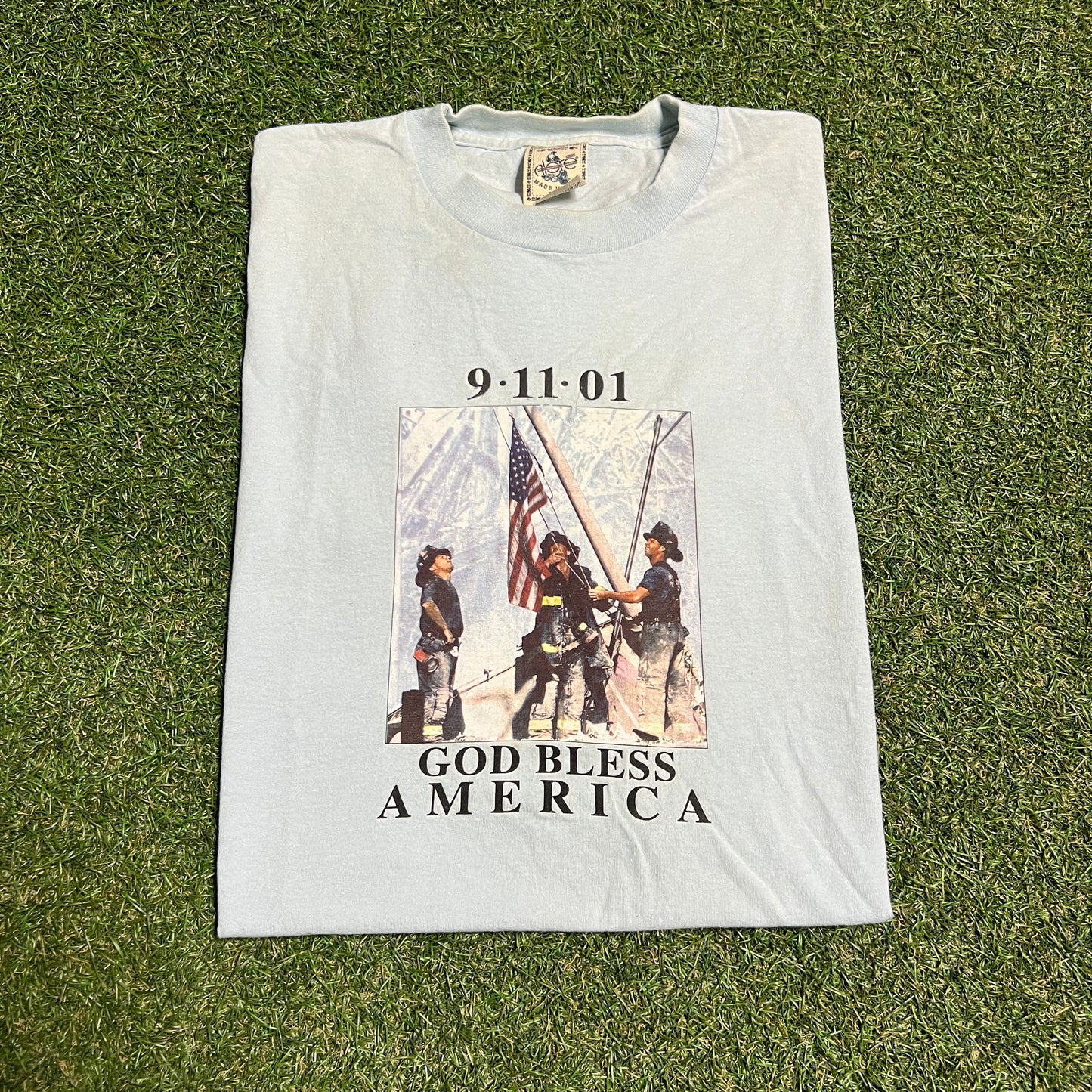 2001 God Bless America 9/11 Fire Fighters Blue Tee Size Large USED v15600