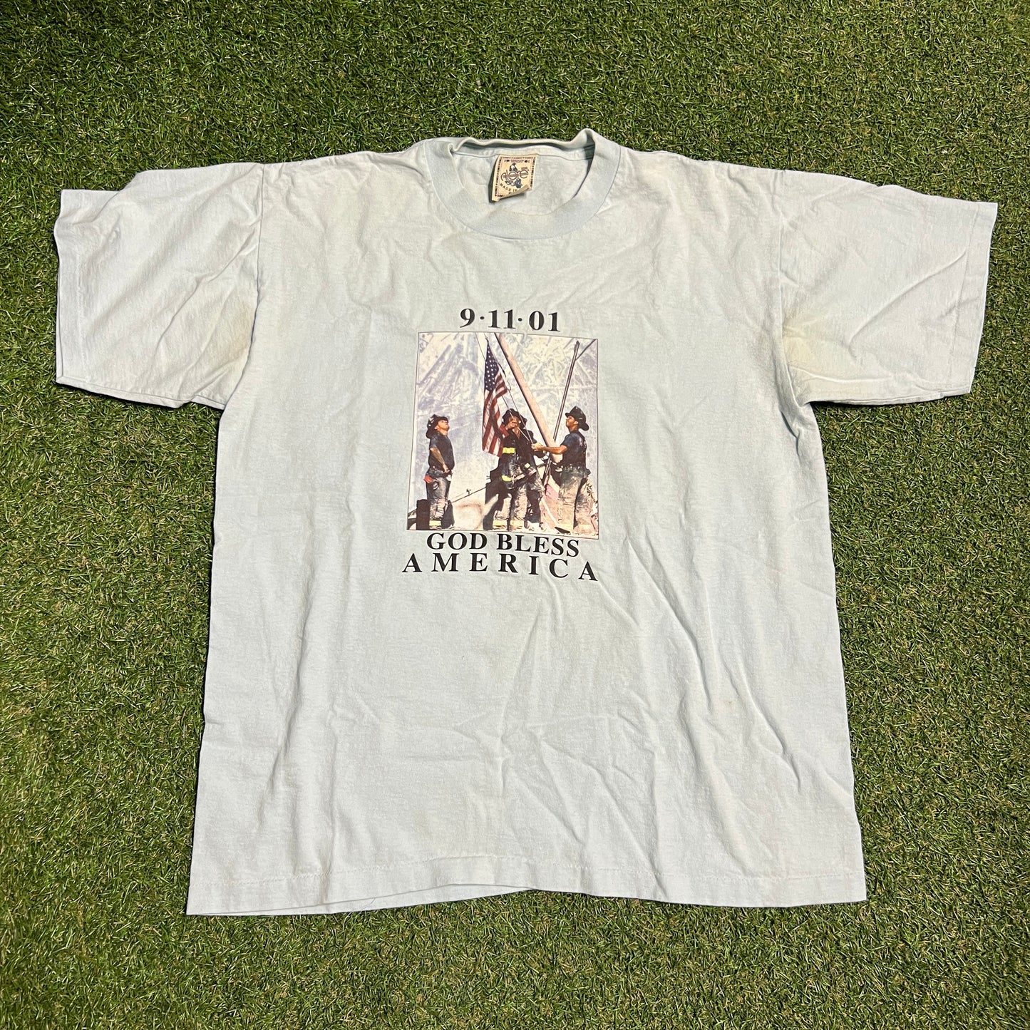 2001 God Bless America 9/11 Fire Fighters Blue Tee Size Large USED v15600