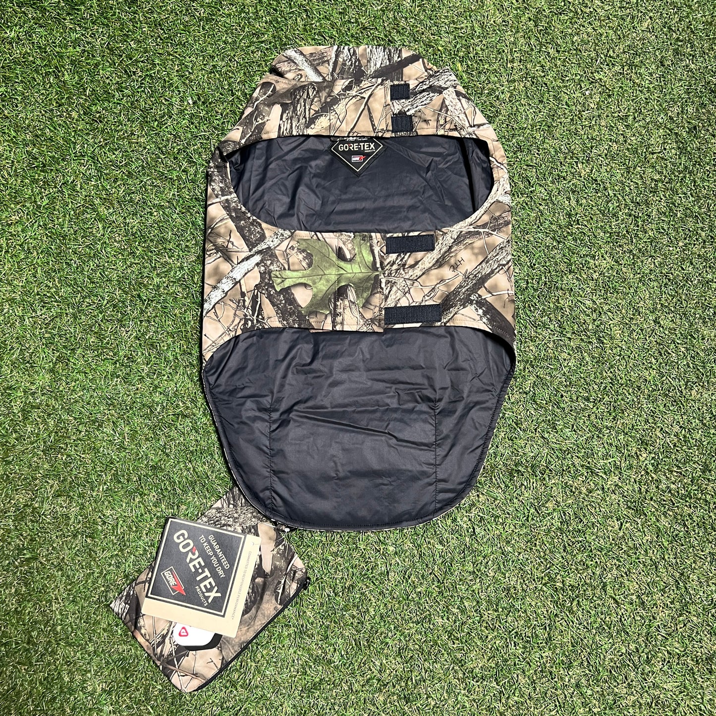 Supreme Gore-Tex Camo Dog Jacket Size Medium NEW x13062