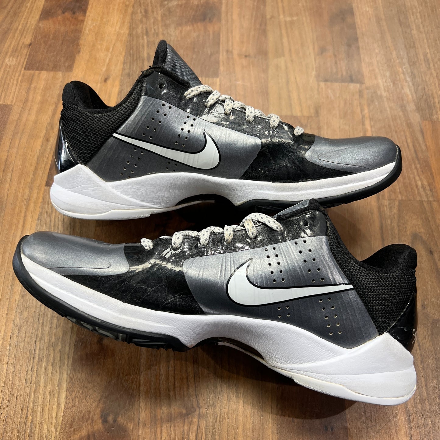Kobe 5 Silver Black Low SAMPLES Size 8 USED s13779