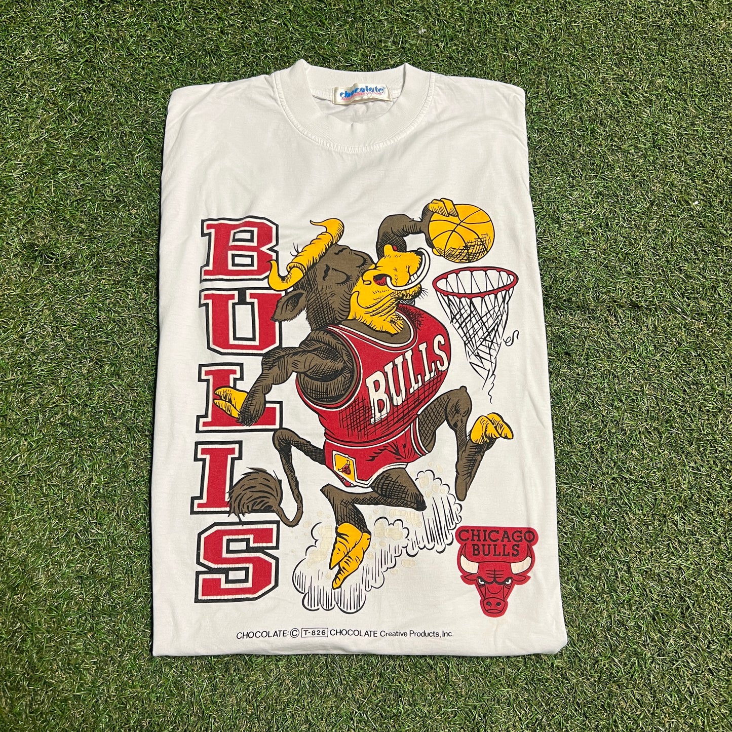 1990s Bulls Dunking "Chocolate" Tag White Tee Size Large USED v15650