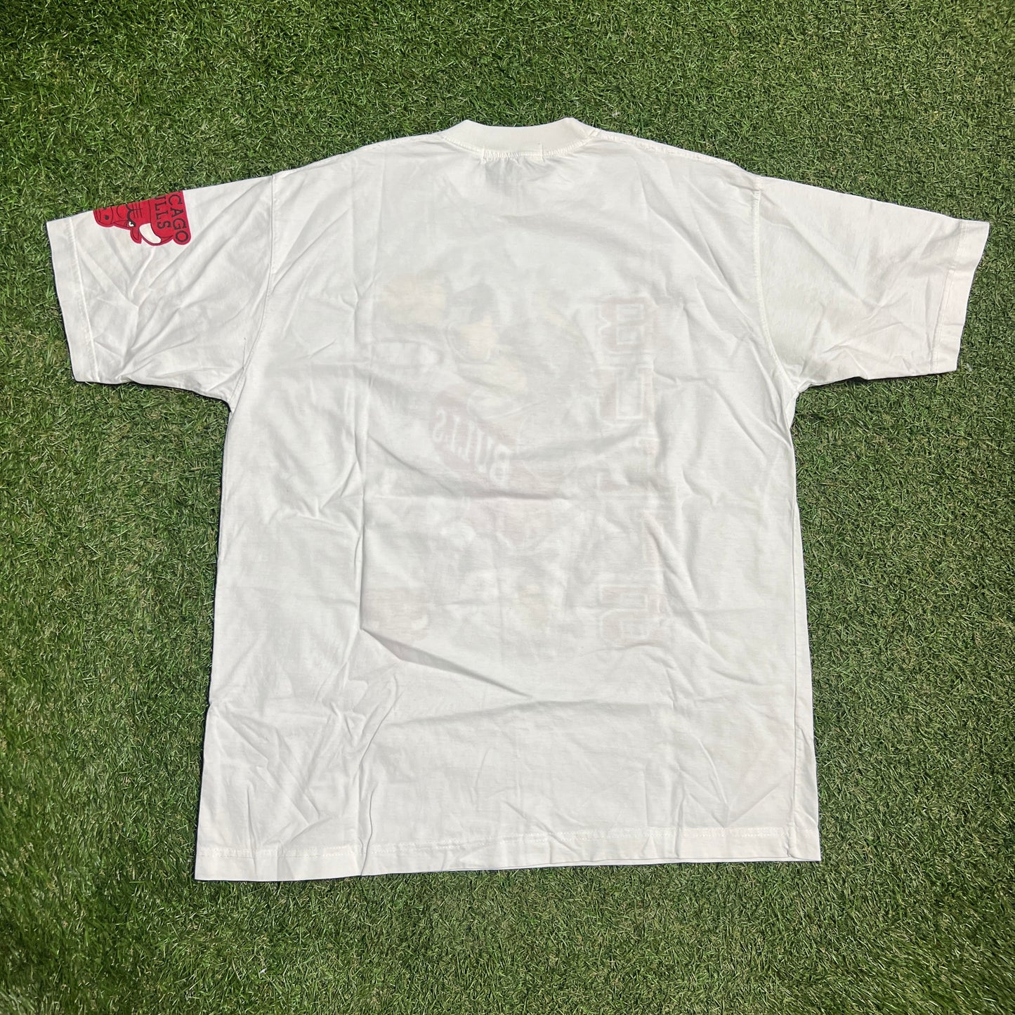 1990s Bulls Dunking "Chocolate" Tag White Tee Size Large USED v15650