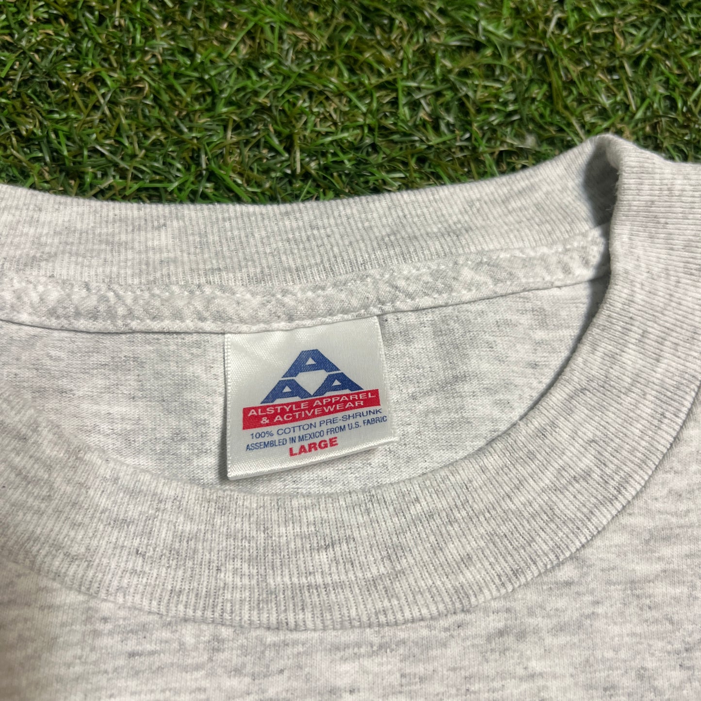 1997 Bulls Champs of The Hard Court Grey Tee Size Large USED v15649