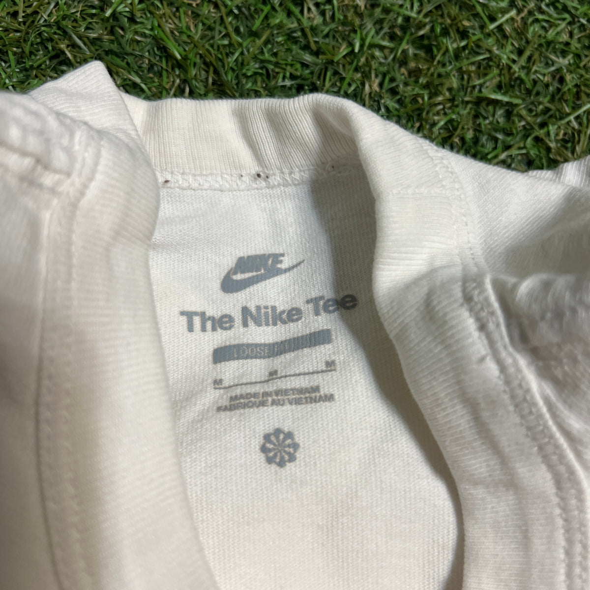 Nike Tee Center Logo White/Black Size Medium USED v14585