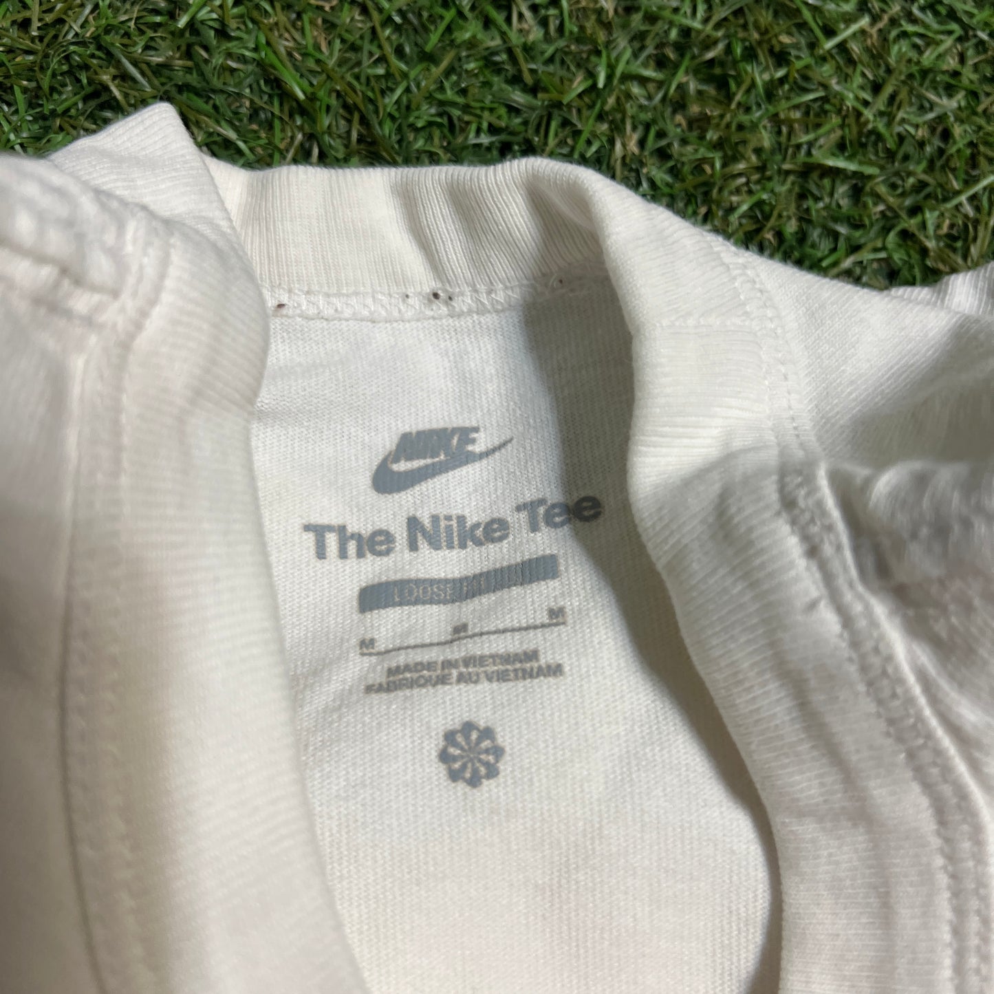 Nike Tee Center Logo White/Black Size Medium USED v14585