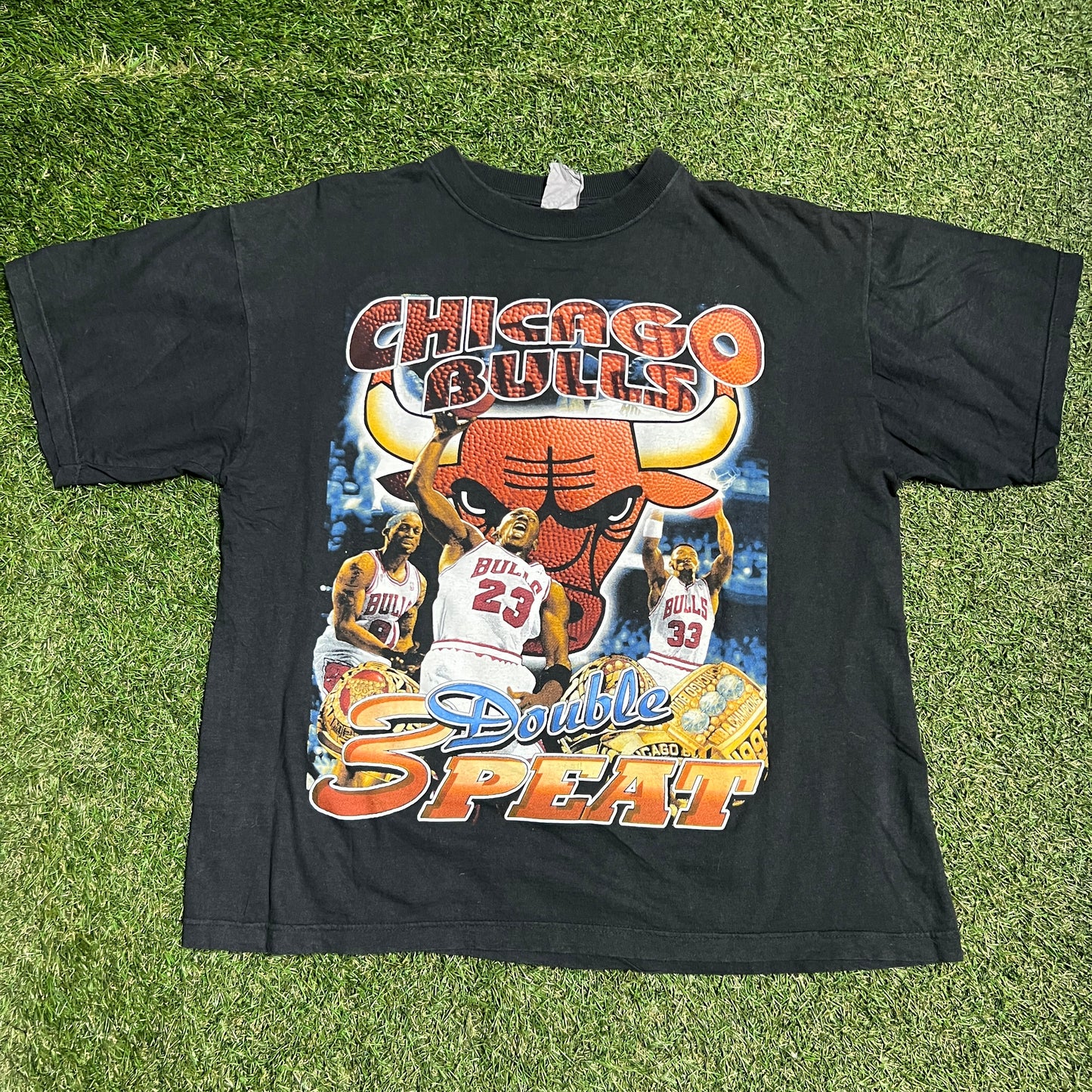 Vintage Chicago Bulls Double Three Peat Dynasty Tee black Size Large USED v13940