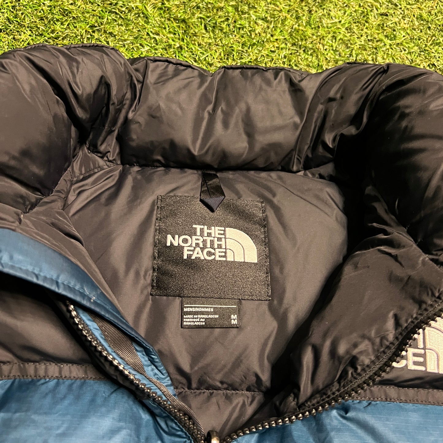 The North Face 700 Blue Puffer Jacket Size Medium USED v15710