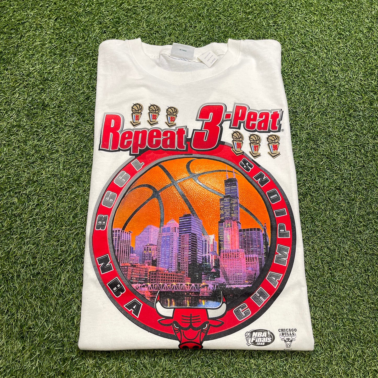 1998 Bulls 3 Peat Finals Basketball White Tee Size XL USED v14955