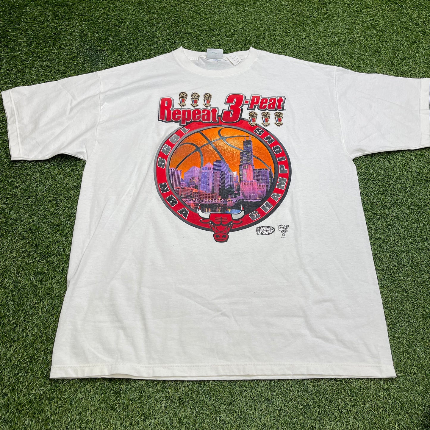 1998 Bulls 3 Peat Finals Basketball White Tee Size XL USED v14955