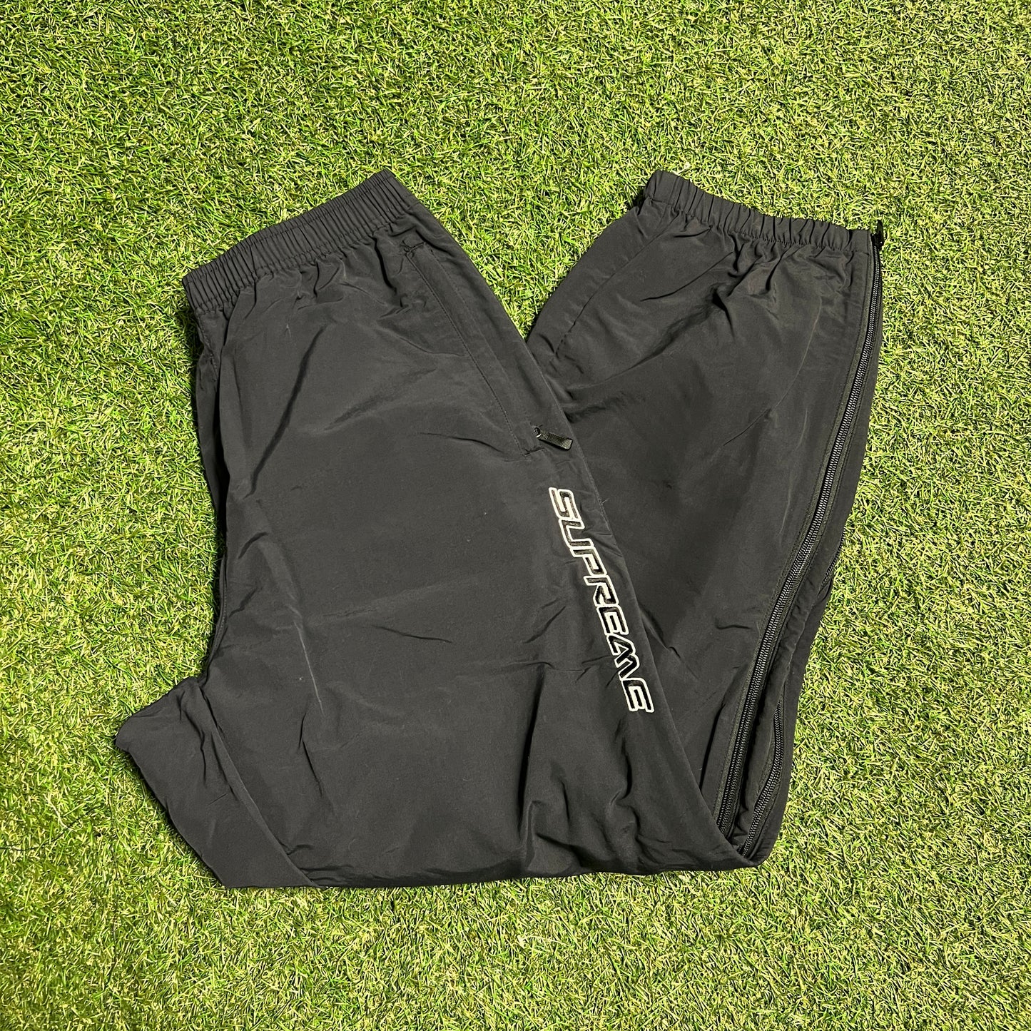Supreme Side Text Logo Black Track Pants Size Medium USED x11381