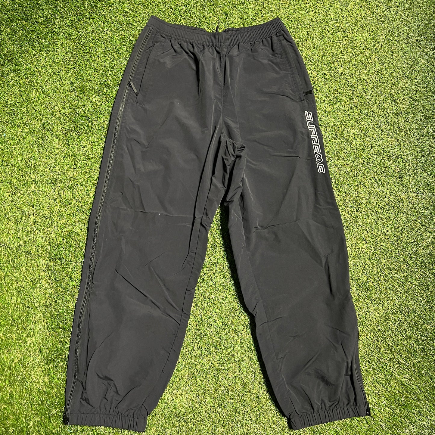 Supreme Side Text Logo Black Track Pants Size Medium USED x11381