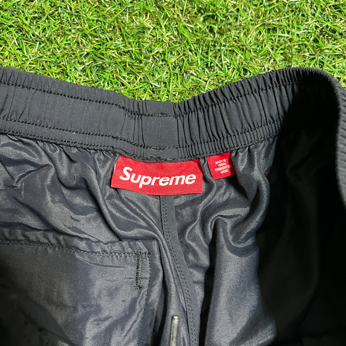 Supreme Side Text Logo Black Track Pants Size Medium USED x11381