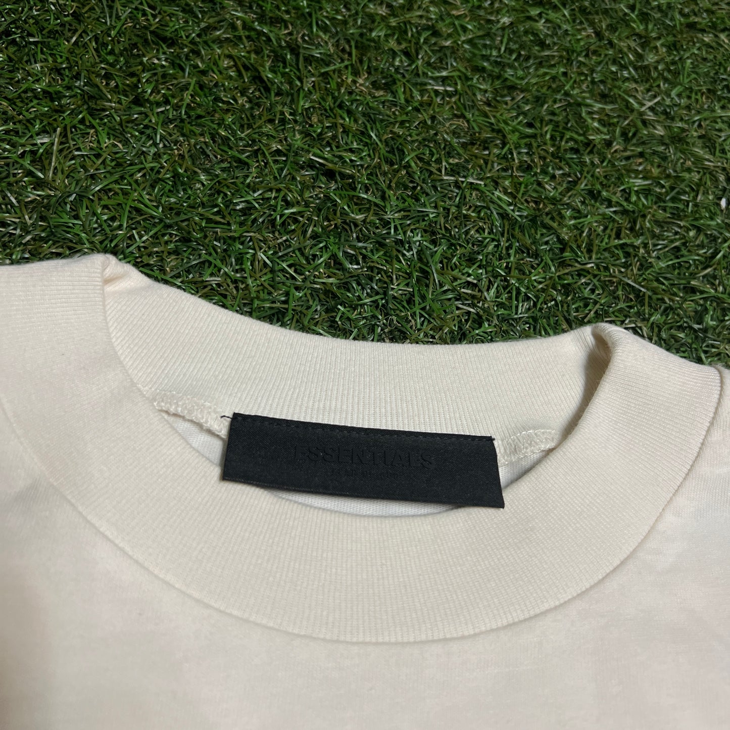 FOG Essentials tee cream small front logo Size Medium (XL) NEW x11302