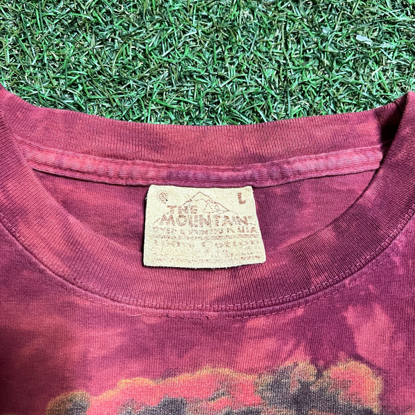 1997 The Mountain Native American with Eagle Red Longsleeve Size Large USED v14509