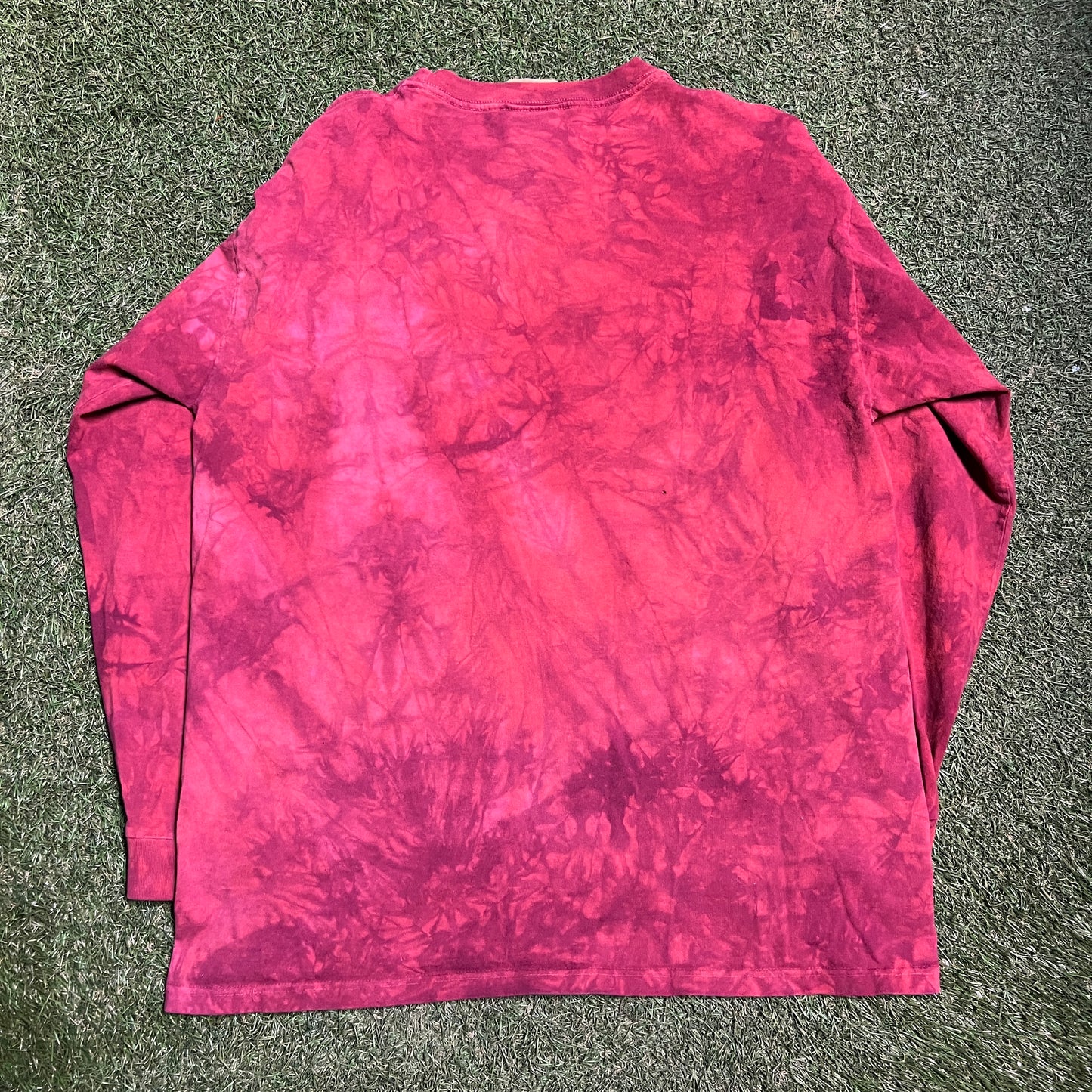 1997 The Mountain Native American with Eagle Red Longsleeve Size Large USED v14509