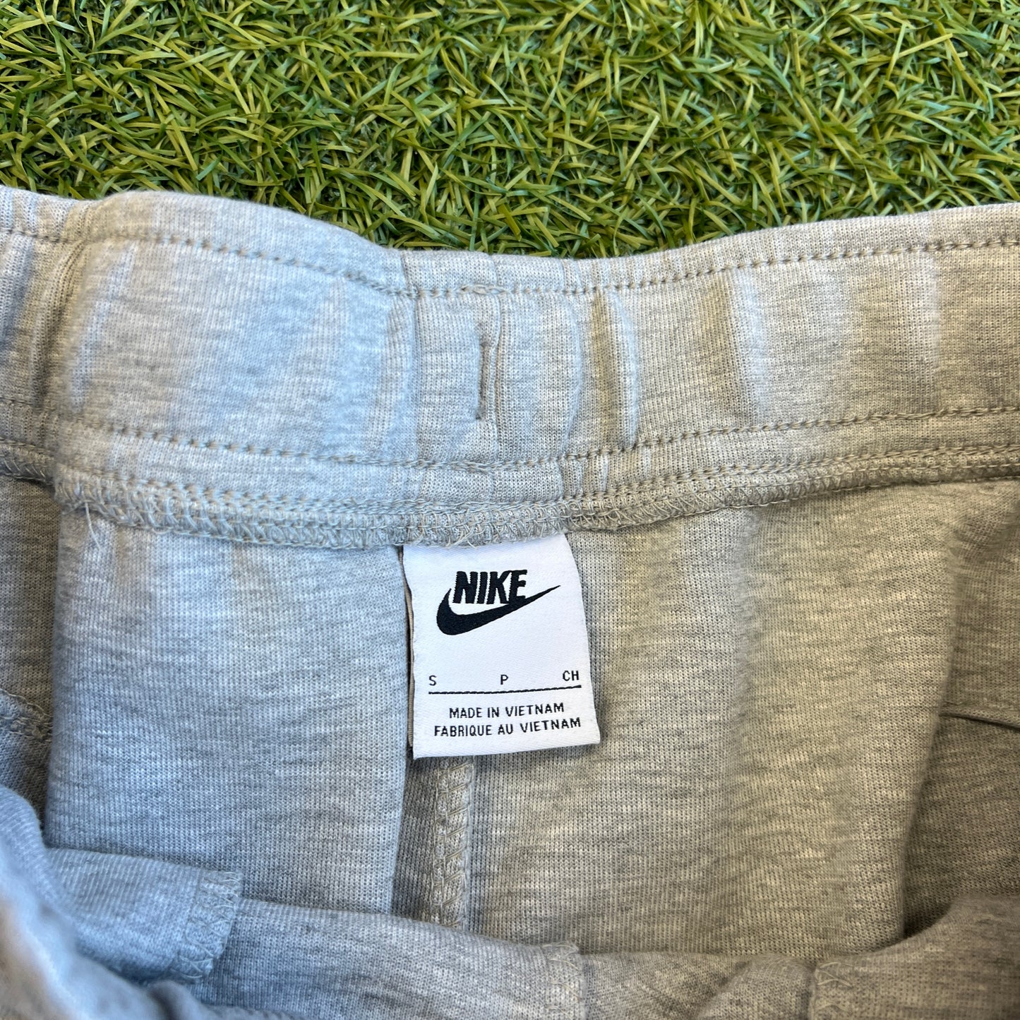 Nike Grey Tech Fleece Pants Size Small USED V15786