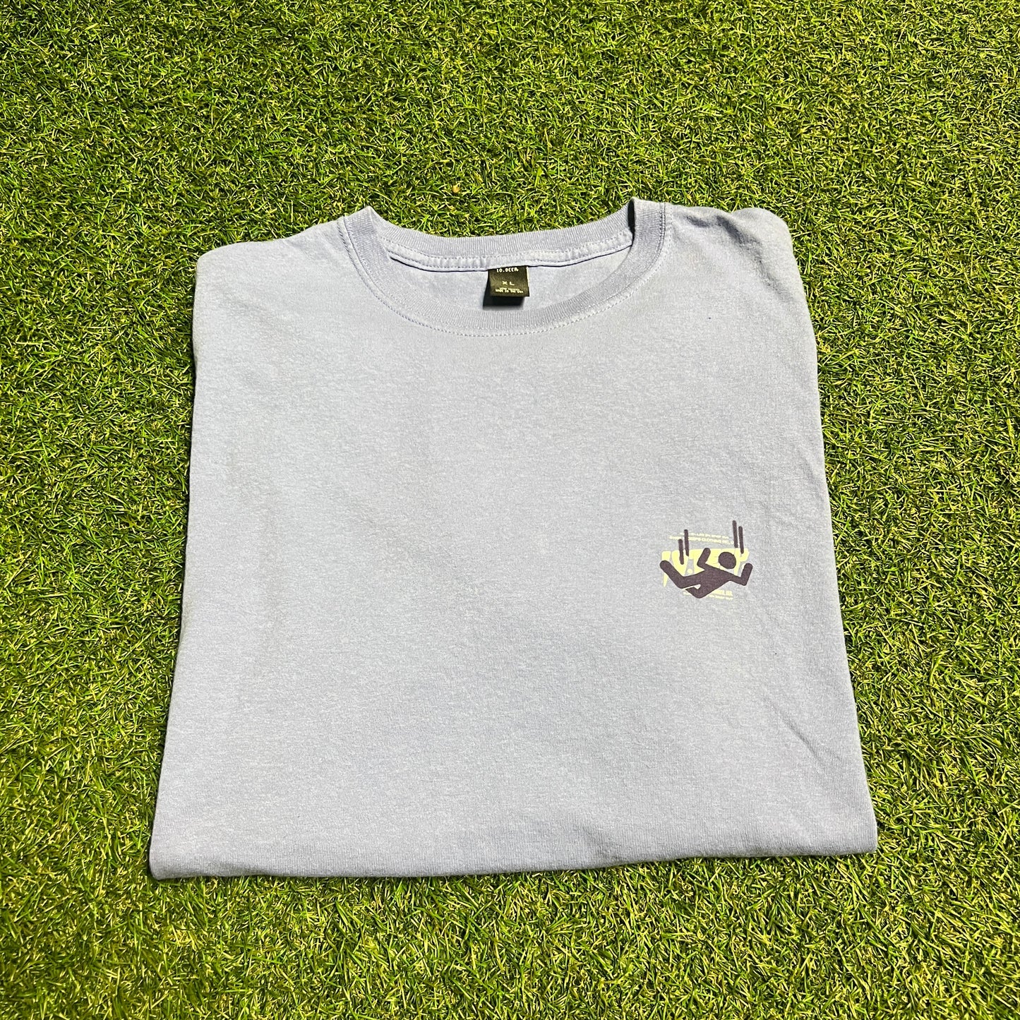 10 Deep Small Logo Guy Falling Purple Tee Size XL USED v14012