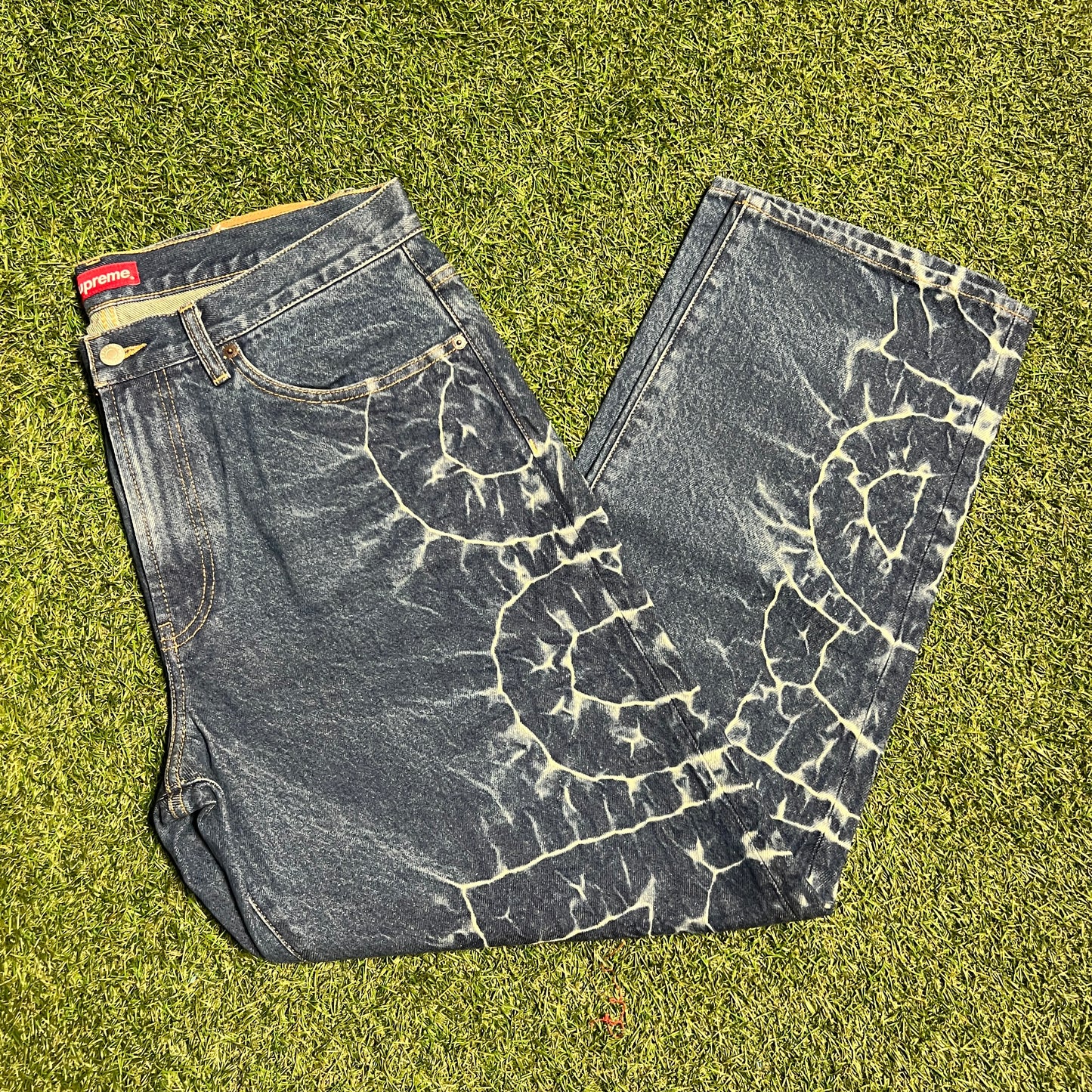 Supreme Dyed Logo Indigo Jeans Size 34 NEW x11421