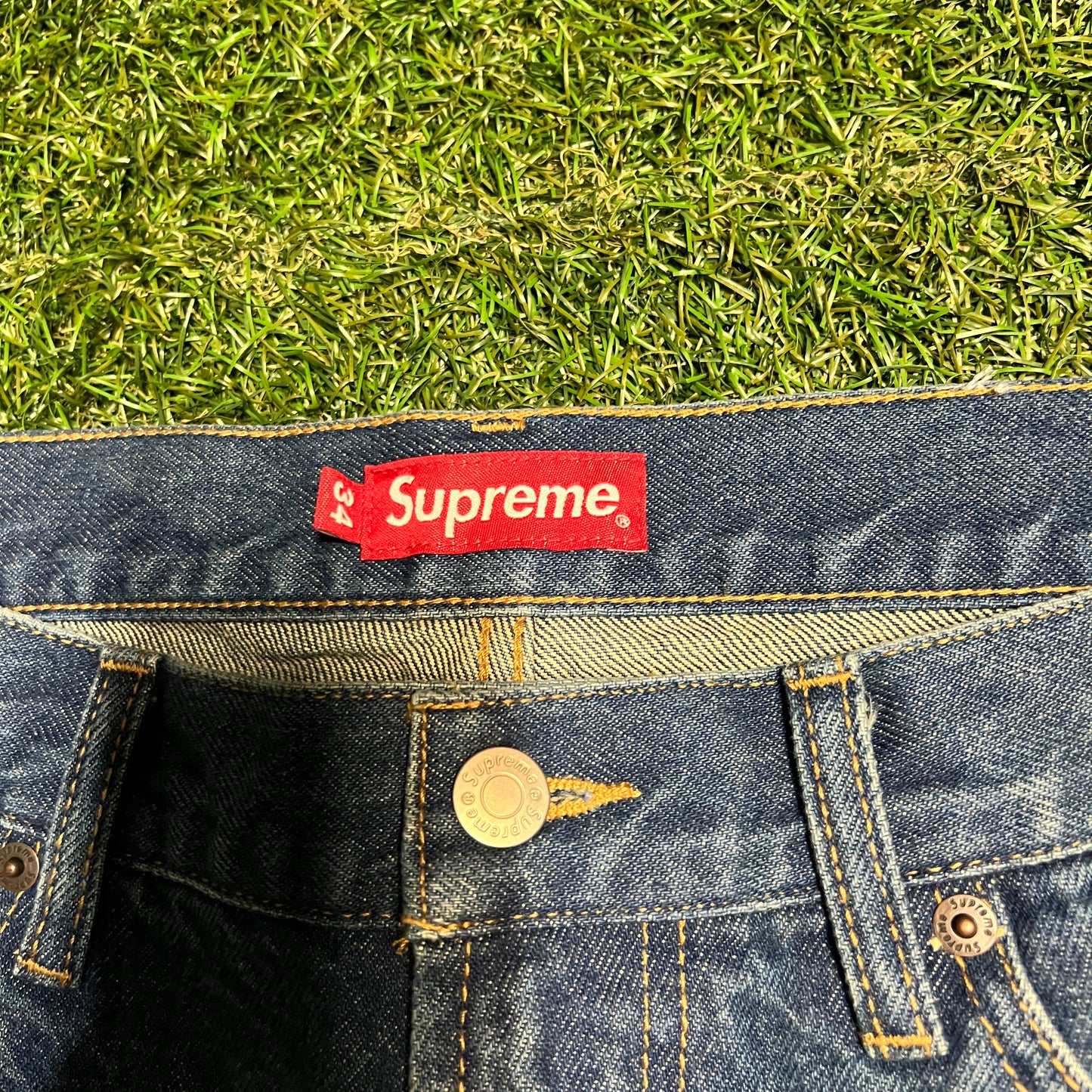 Supreme Dyed Logo Indigo Jeans Size 34 NEW x11421