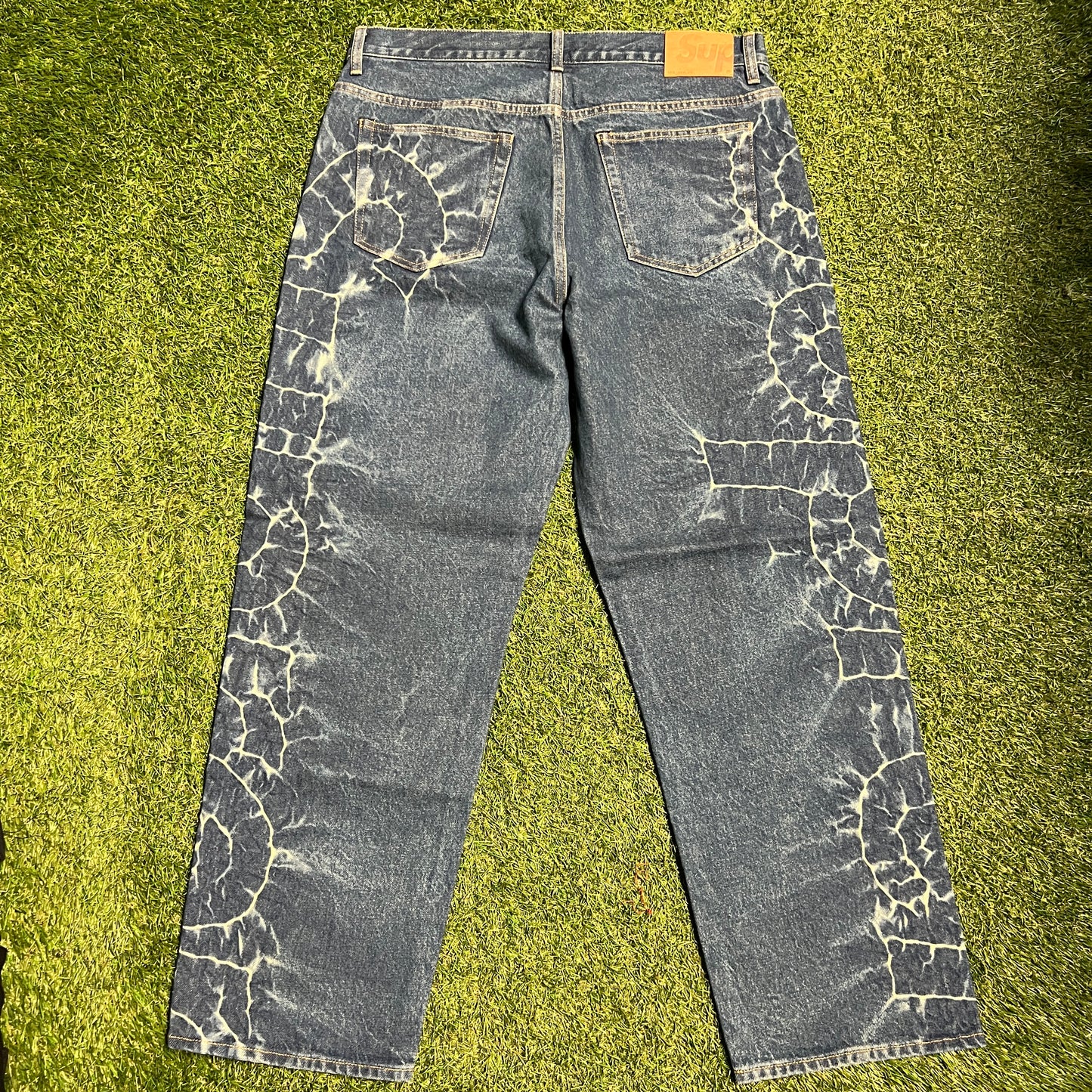 Supreme Dyed Logo Indigo Jeans Size 34 NEW x11421
