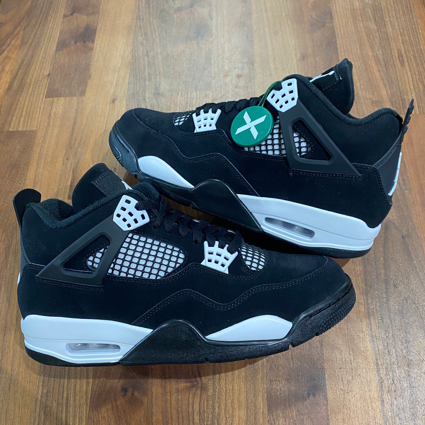 Jordan 4 White Thunder Size 9.5 NEW s14072